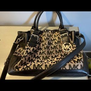 Michael Kors Hand and Make-up Bag